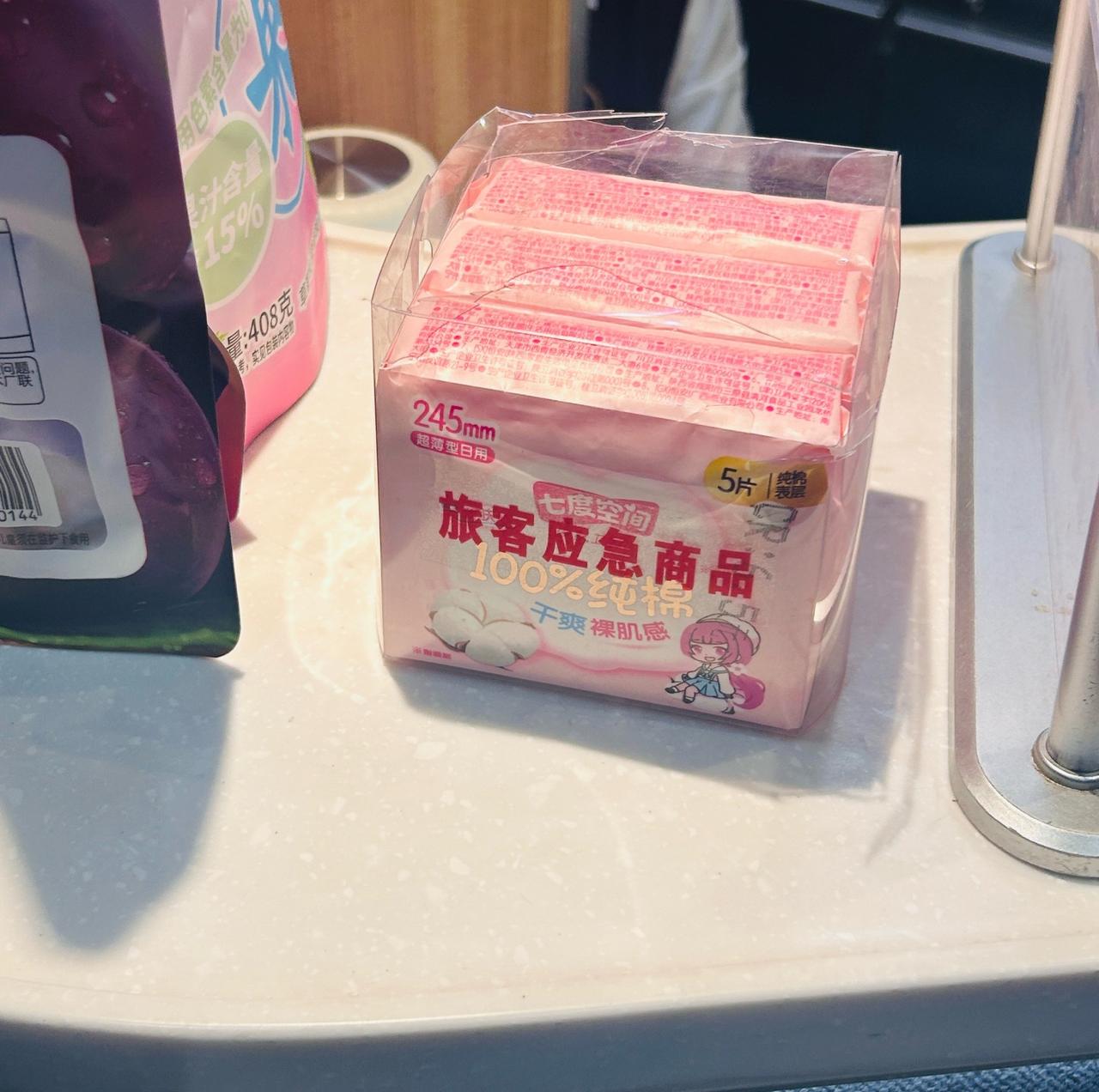 高铁卫生巾本来就是个纯便民、纯公共服务人性化的问题，硬生生被吵成了性别对立，完全