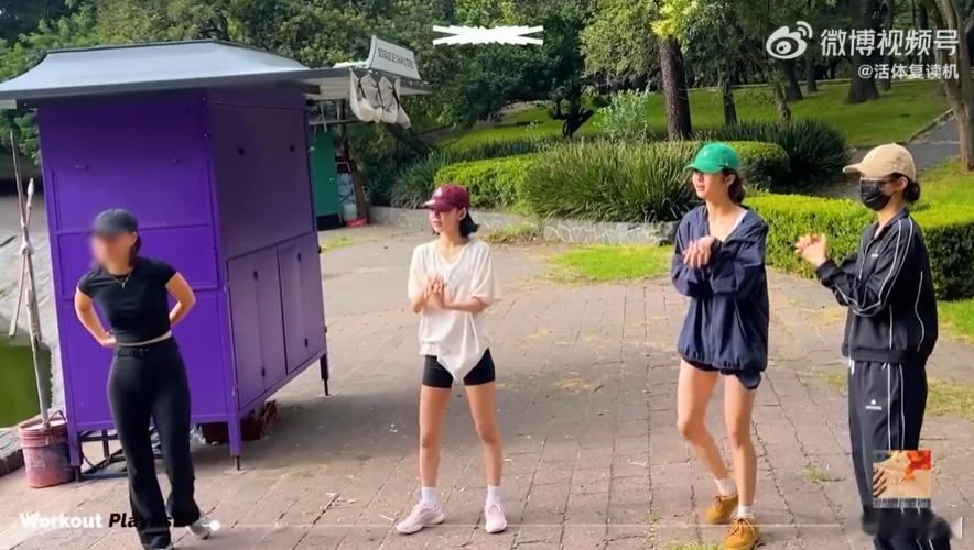 和lesserafim一起运动46分钟 这是一个超适合健身爱好者的视频，动作不难
