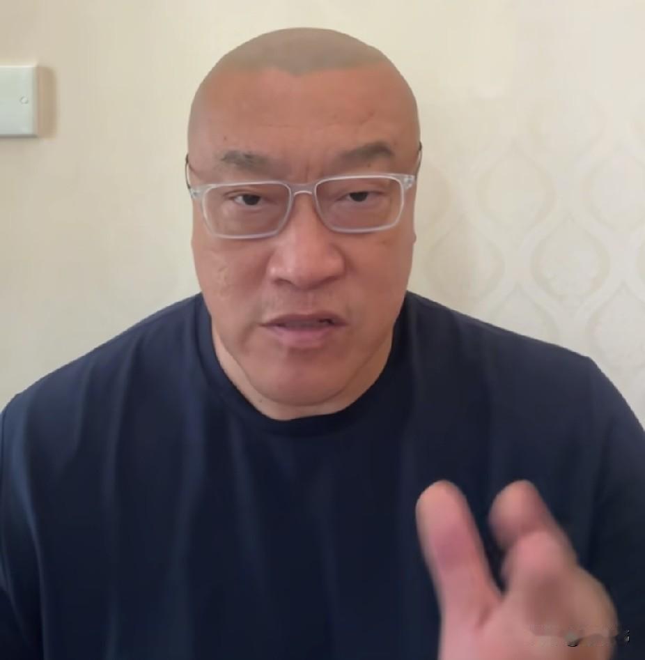 马健谈中国男篮：

“其实，现在的中国男篮，已经完全跟不上现代篮球的发展，别人都