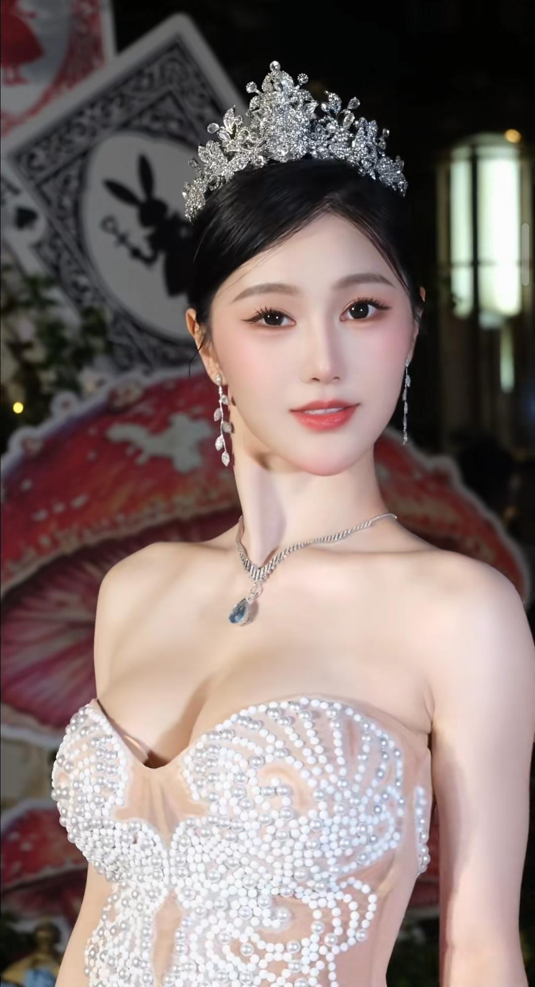 梦幻仙境，璀璨珠宝，仙女下凡！👑✨