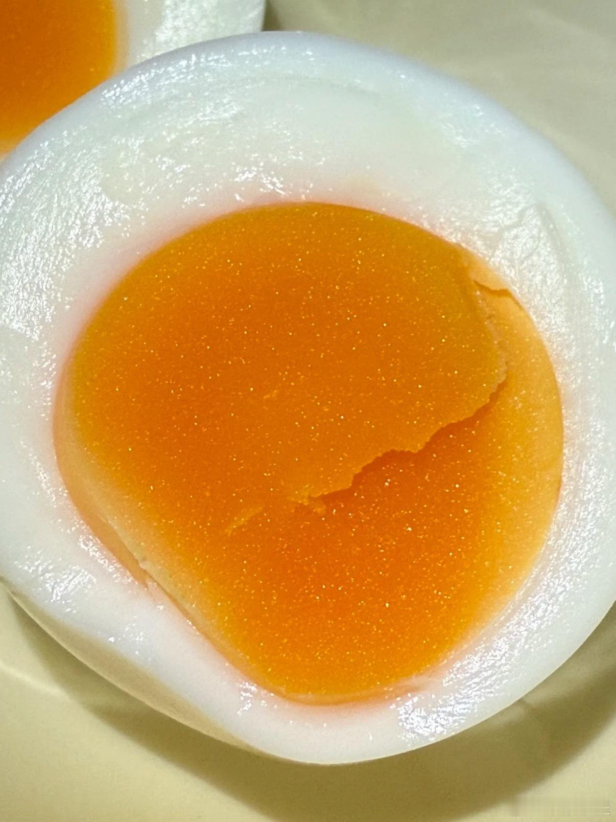 煮了9个小时的鸡蛋突然记起来小时候一天要吃四个鸡蛋，我妈天天变着法子弄鸡蛋，煮鸡