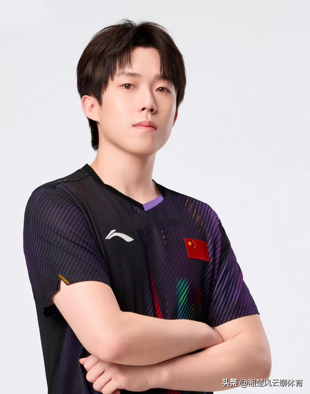 王楚钦上了某知名杂志4月份封面。
大头这张照片拍得真好，真帅气！
文案也非常好。