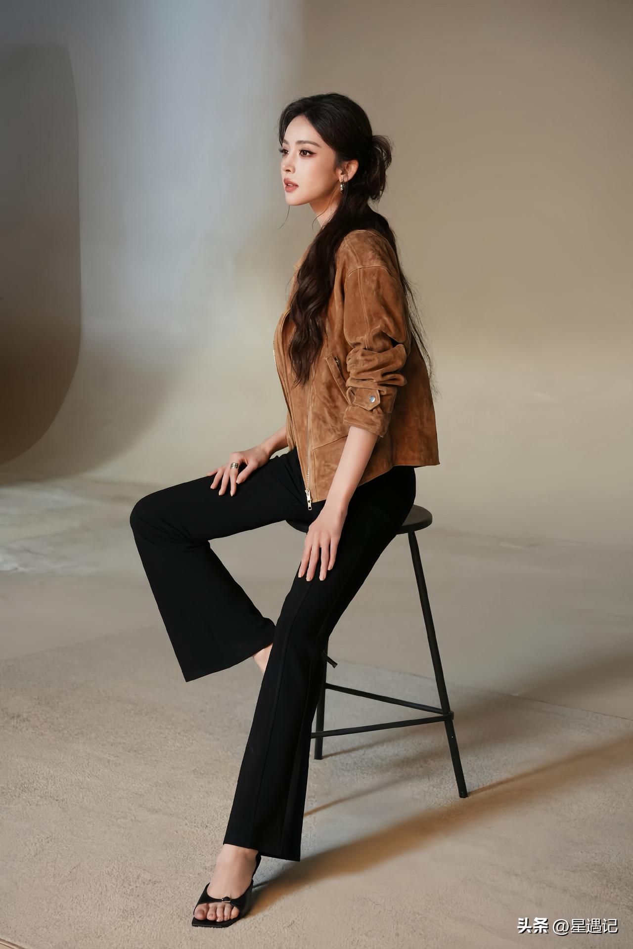 古力娜扎简约私服风大片，气质太出众
