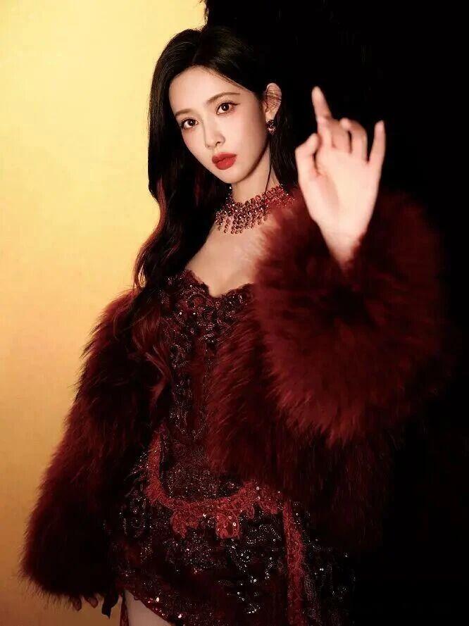 词条登上热搜，这一源自综艺《奔跑吧·茶马古道篇》的话题，本是对两人自驾互动片段的