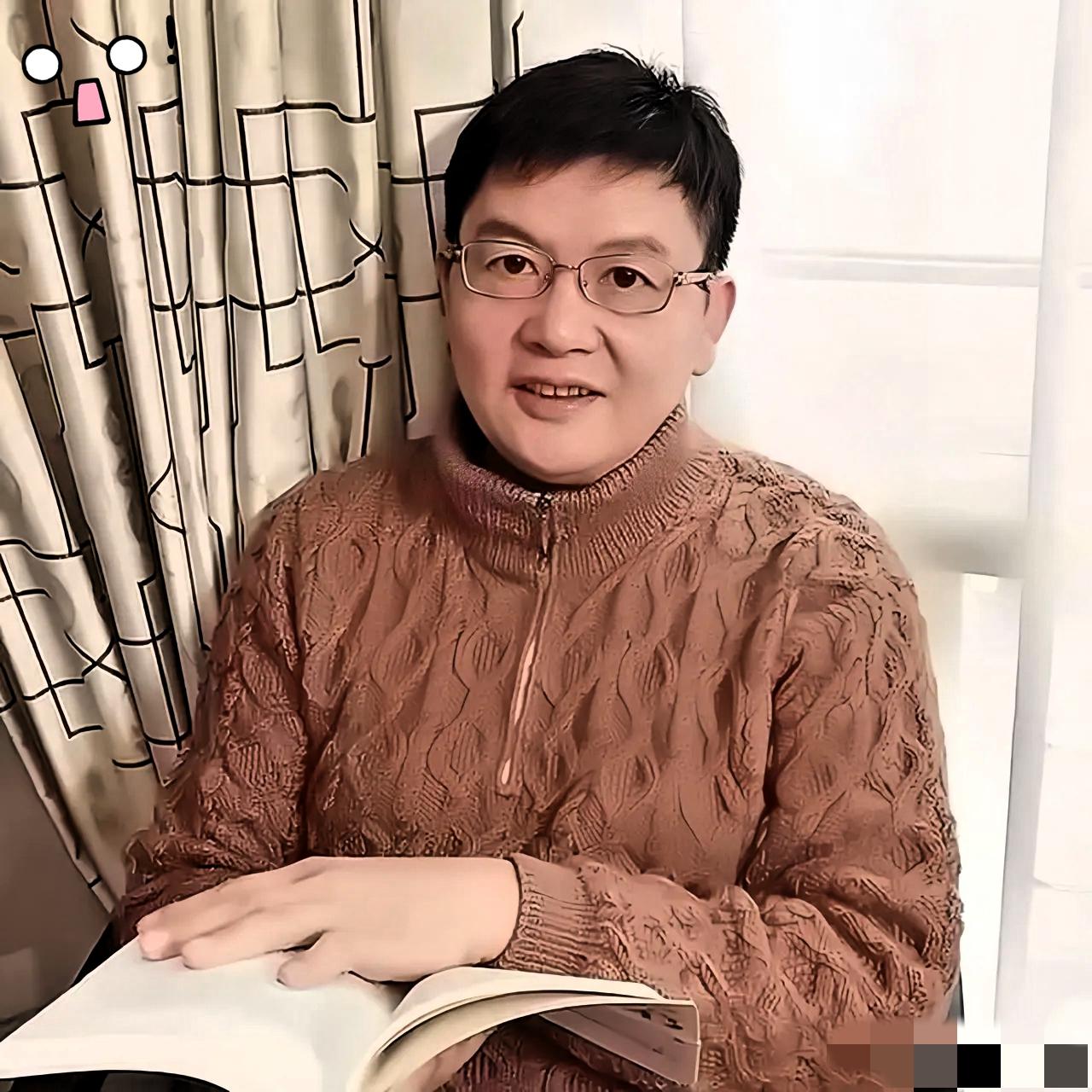 不查不知道，一查真的气到发抖！
 
复旦退休教授冯玮，顶着“日本研究专家”的头衔