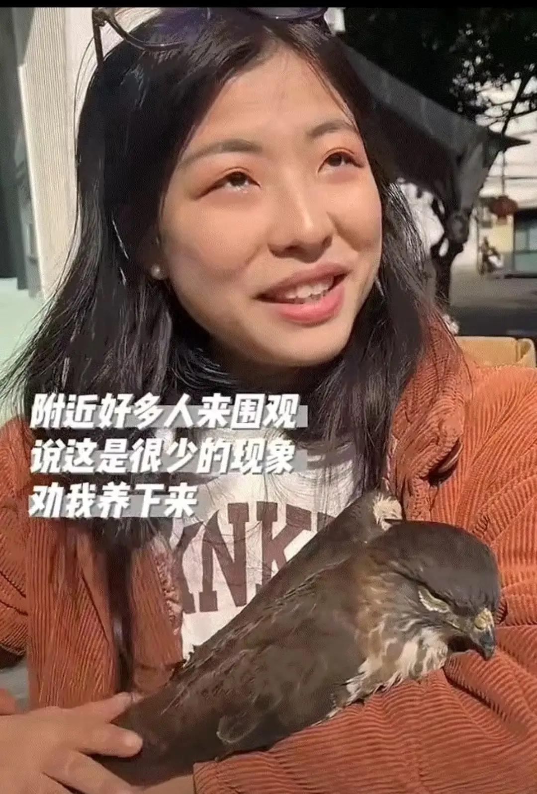 万万没有想到，四川一女子，趁着天气晴朗空气清新出门晒太阳，不料女子找了一个舒服的