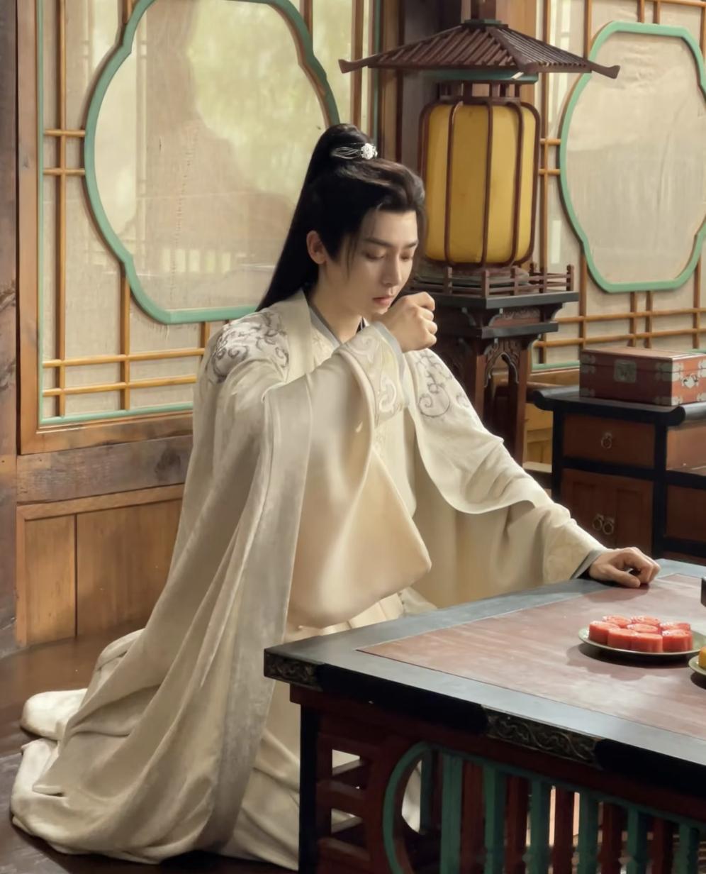 这首bgm简直是为侯明昊写的被侯明昊这段萧无衣混剪刀到了“他本是一世无双太子位”