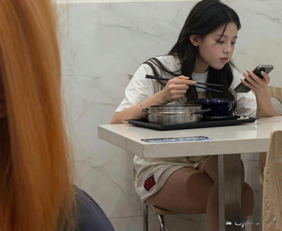 当初厂里的杨超越，谁能想到未来会成为顶流 