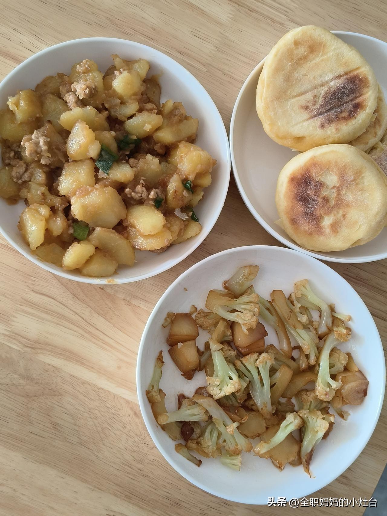 全职妈妈，不露脸不拍娃。
每天做一顿简单家常菜，
不精致、不摆盘，干净好吃就行。