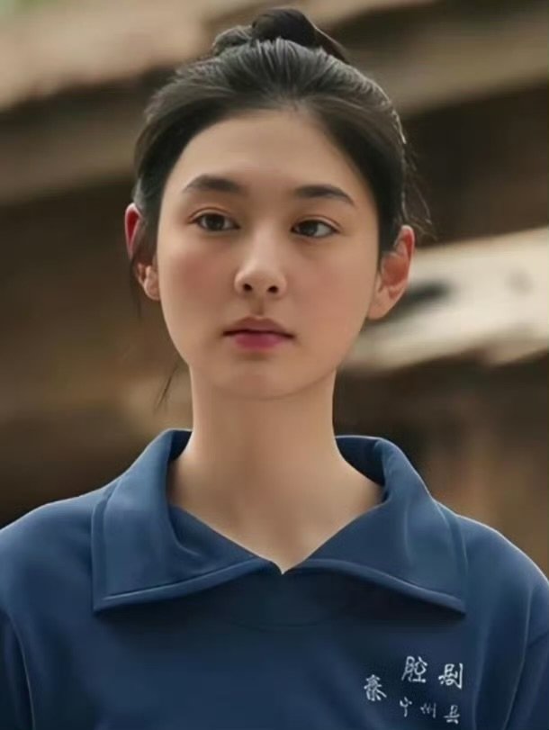 韩沛颖对刘浩存的恶意刘浩存14岁还在读书妈呀，她咋了 