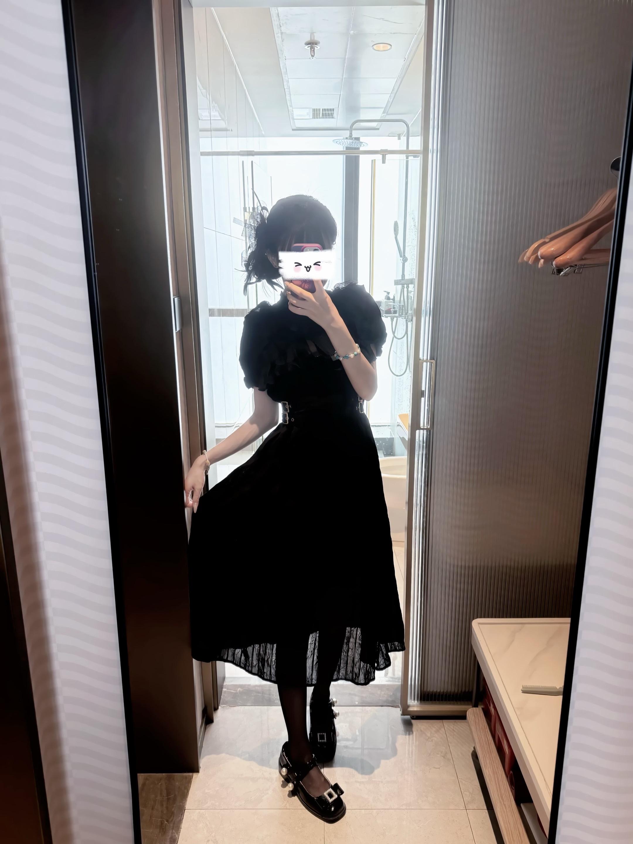 我形容你 是生命里的一道淤青。