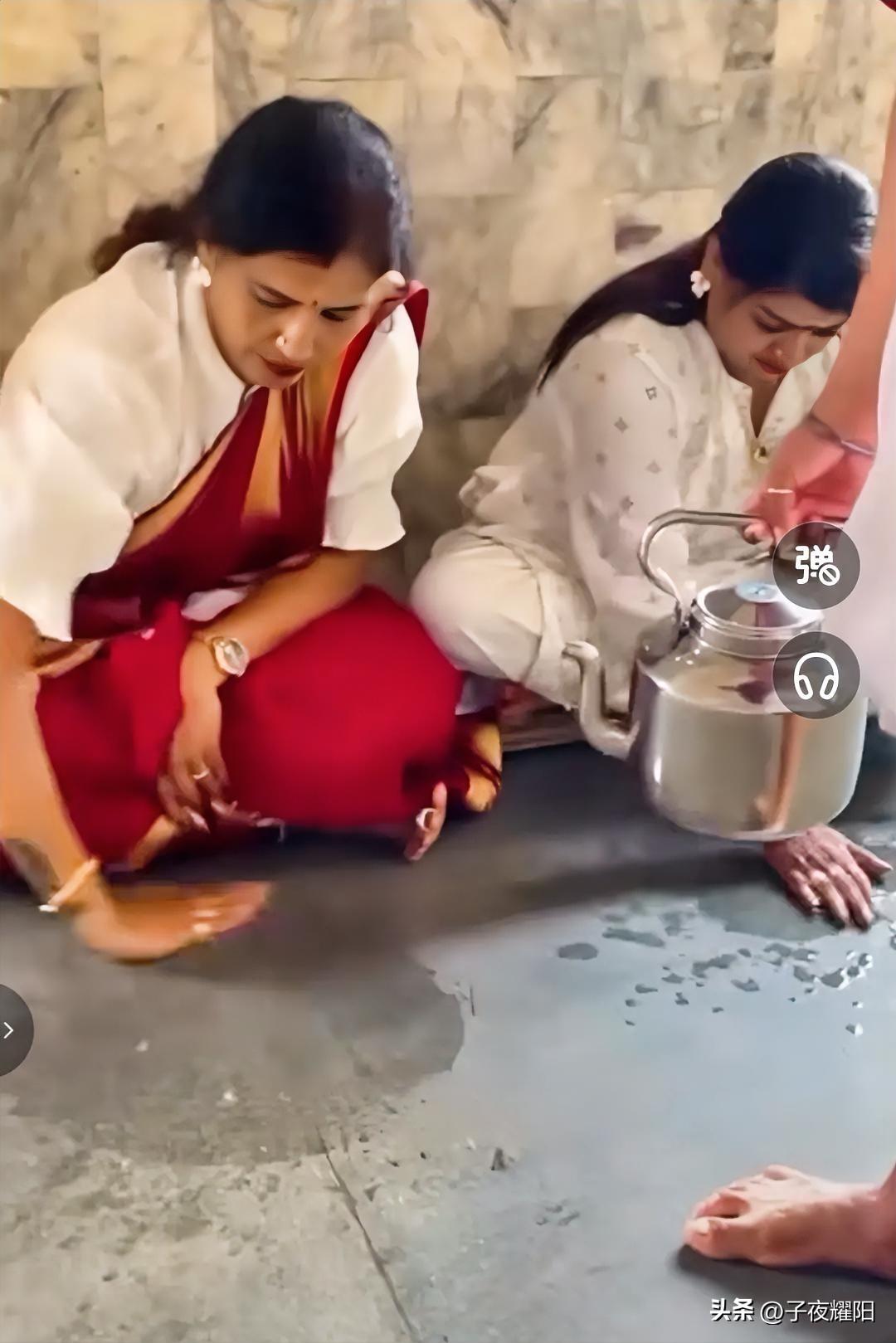 喝得了恒河水，吃的下地上饭。不管男女，随便找一小块用餐的地板，倒点水简单清洗一下