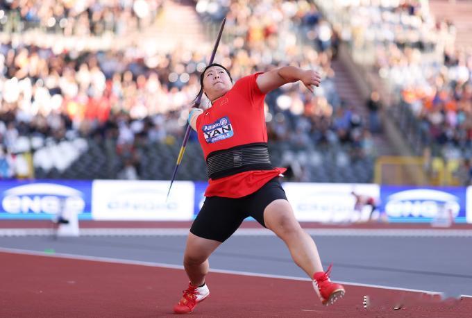 在布鲁塞尔进行的世界田联钻石联赛总决女子标枪比赛中，18岁的中国小将严子怡凭借第