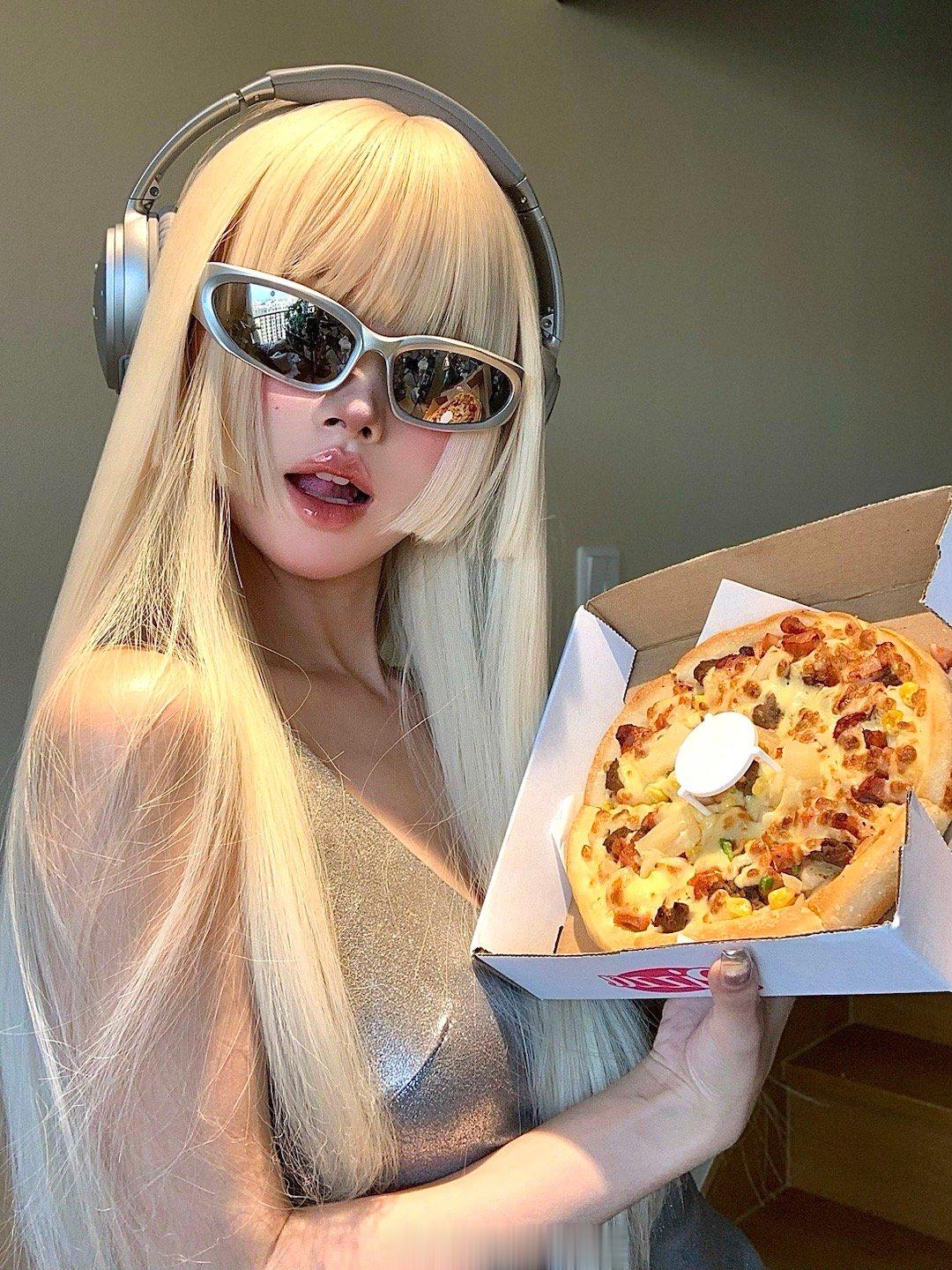 这组我好像是卖披萨的 ​​​