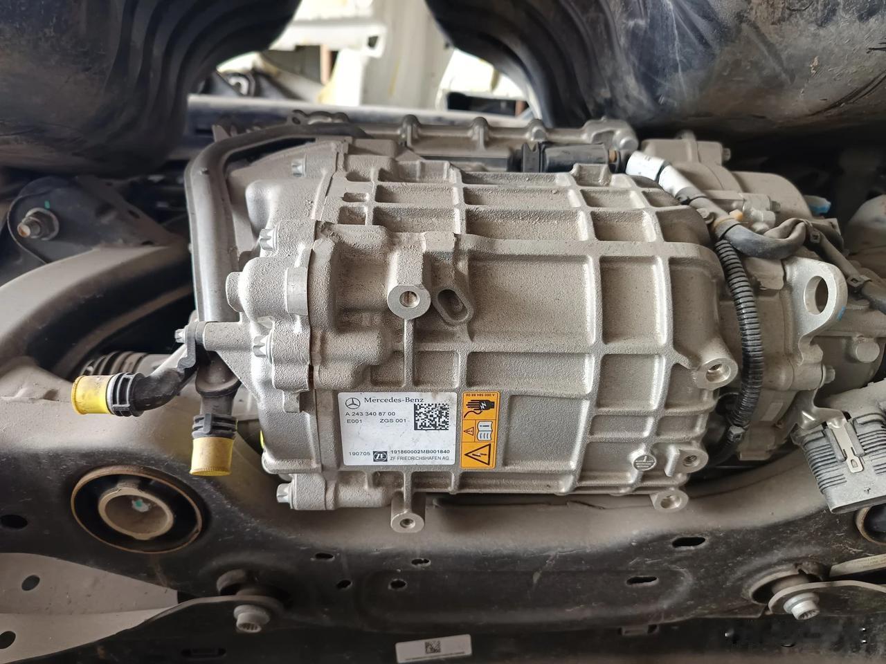 我再次表达，支持德国去风险化
这是奔驰新能源EQ系列的一个电驱动机
厂家的官方标