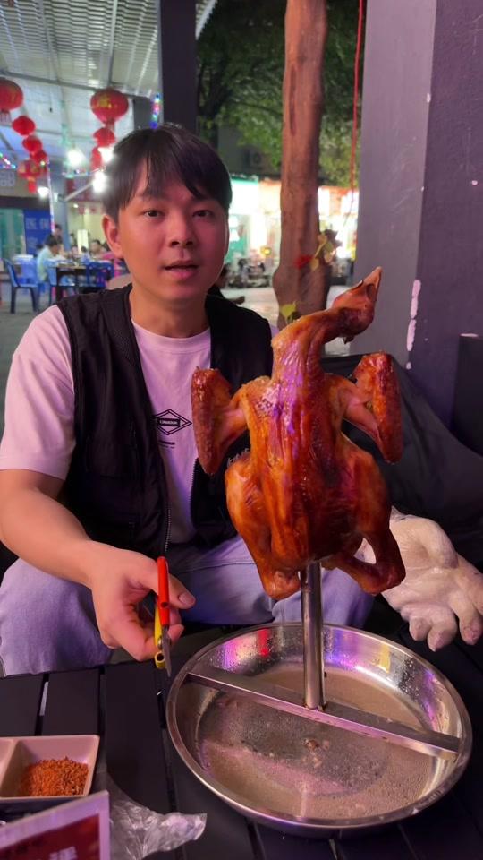 深圳16岁少年夜市烤鸡日销300只，每月给父母汇款数万，坦言：日入过万是营业额，