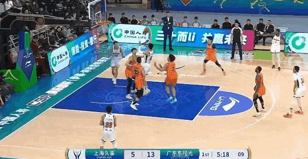 我擦，王少杰看上去很伤啊…不过这肯定是无意的，不需要对王哲林有过多的批评。上海男