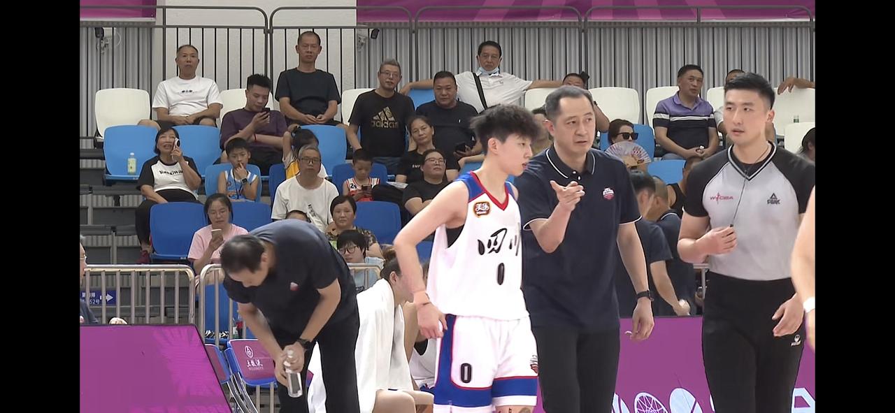 四川女篮距离第五个全锦赛冠军又近了一步

刚刚四川女篮坐镇主场迎战北京女篮，以8