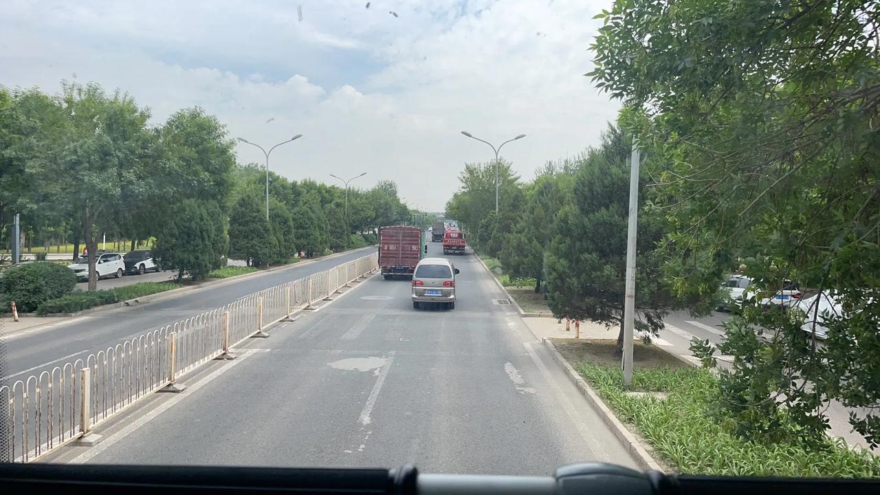 坐在双层巴士上看风景