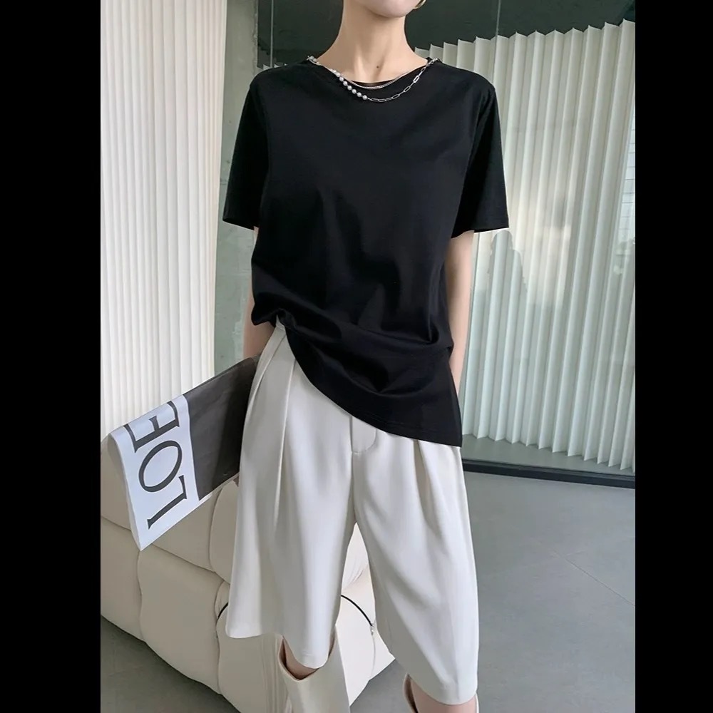 又看过了一个好衣服厂牌【安妮珂莉丝汀】，我一般简称AC，她家胜在高档面料、简约设