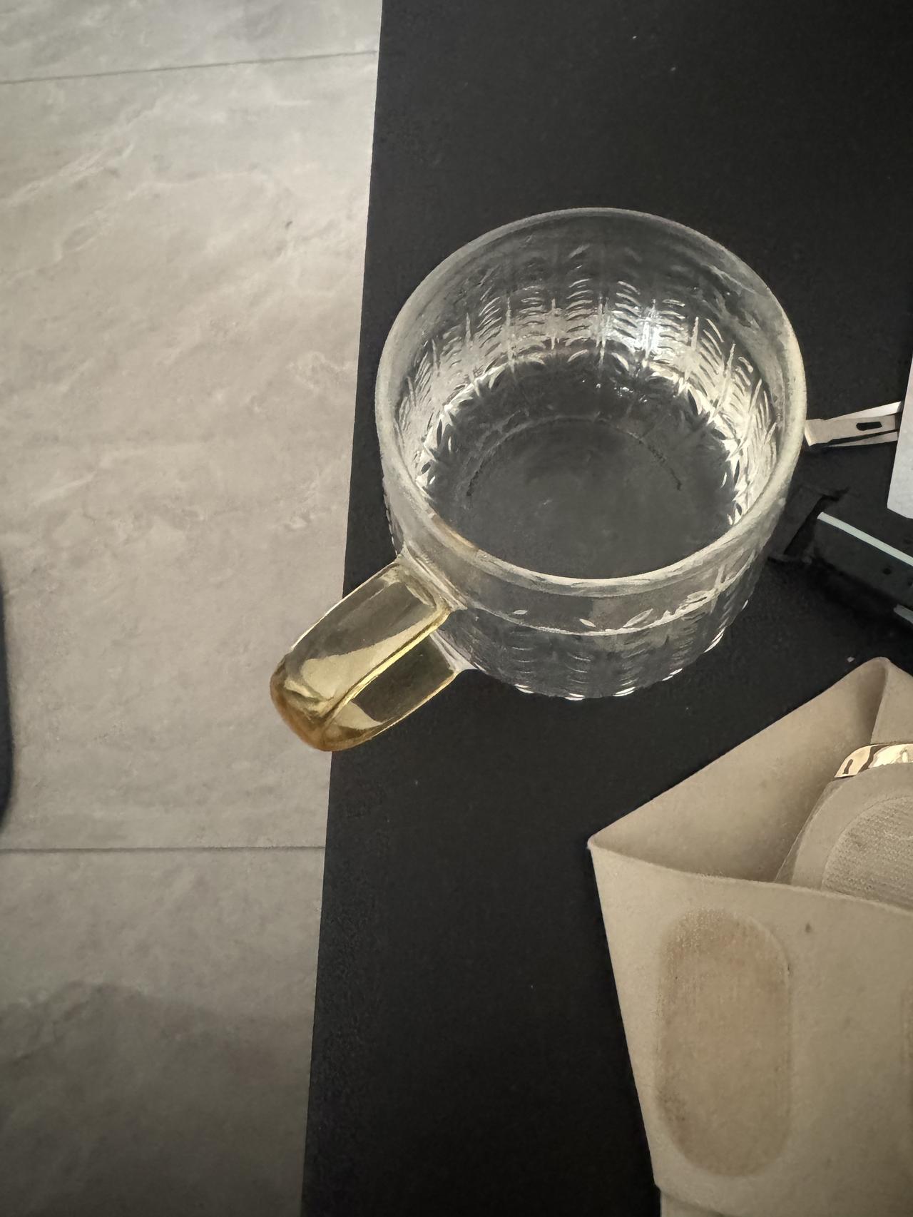 早上起来喝杯水，随后去跑步机快走，吃早餐新的一天开始了