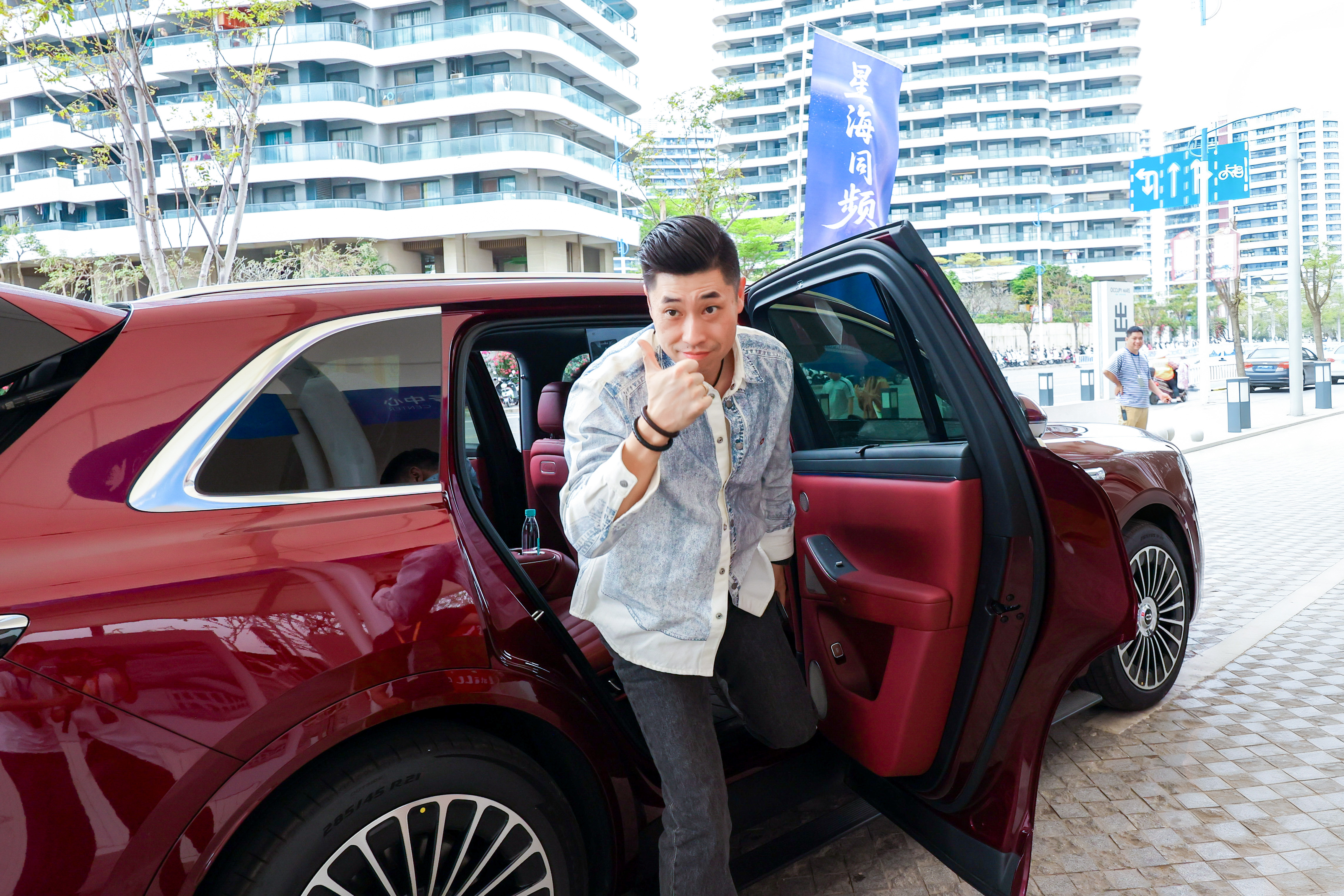 北海克劳锐峰会大咖们的座驾北海克劳锐峰会精英专属出行座驾 在北海举办的克劳锐第十