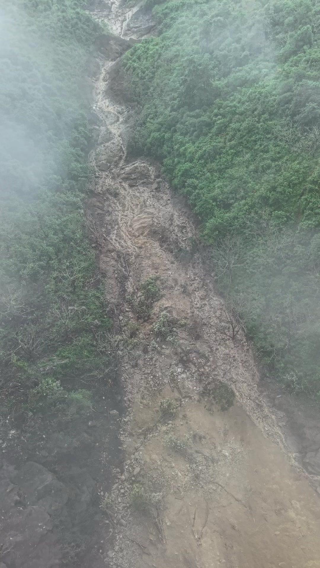 🌧️云南新平县哀牢山恩水路段323国道，近期气象预报显示11月8日晚至10日将