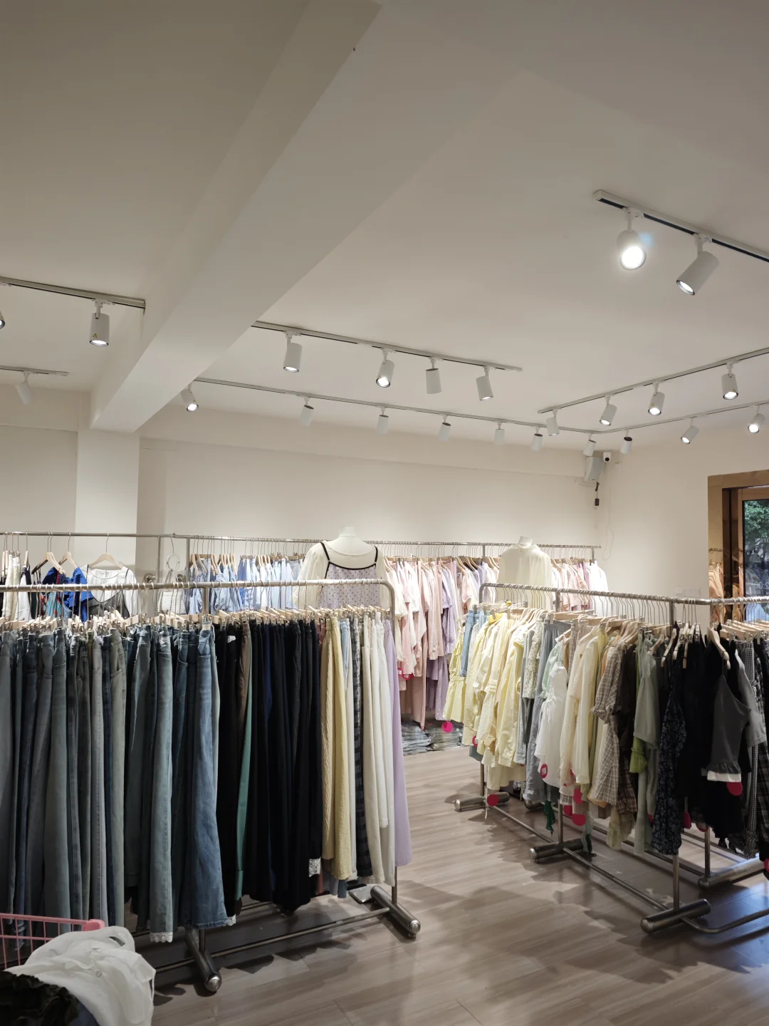 氛围感超强的女装店！