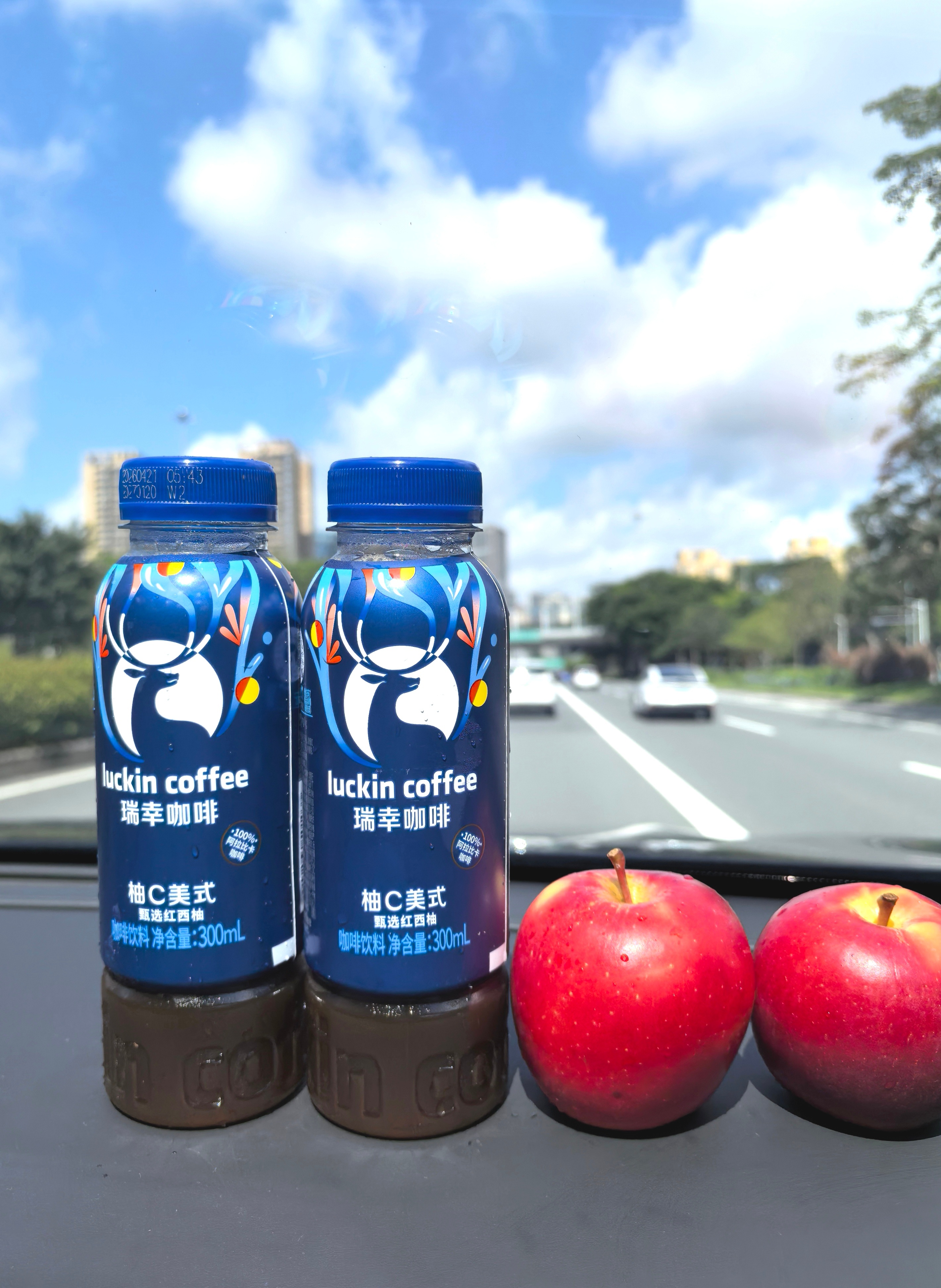 王一博王一博 我爱初春也会爱深秋更爱珠海的盛夏🍎🍎🍎☕☕☕85号赛车手王一