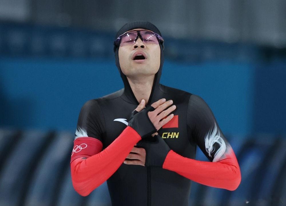 中国速滑米兰冬奥首枚奖牌冬奥会宁忠岩速滑1000米摘铜当地时间2月11日，在米兰