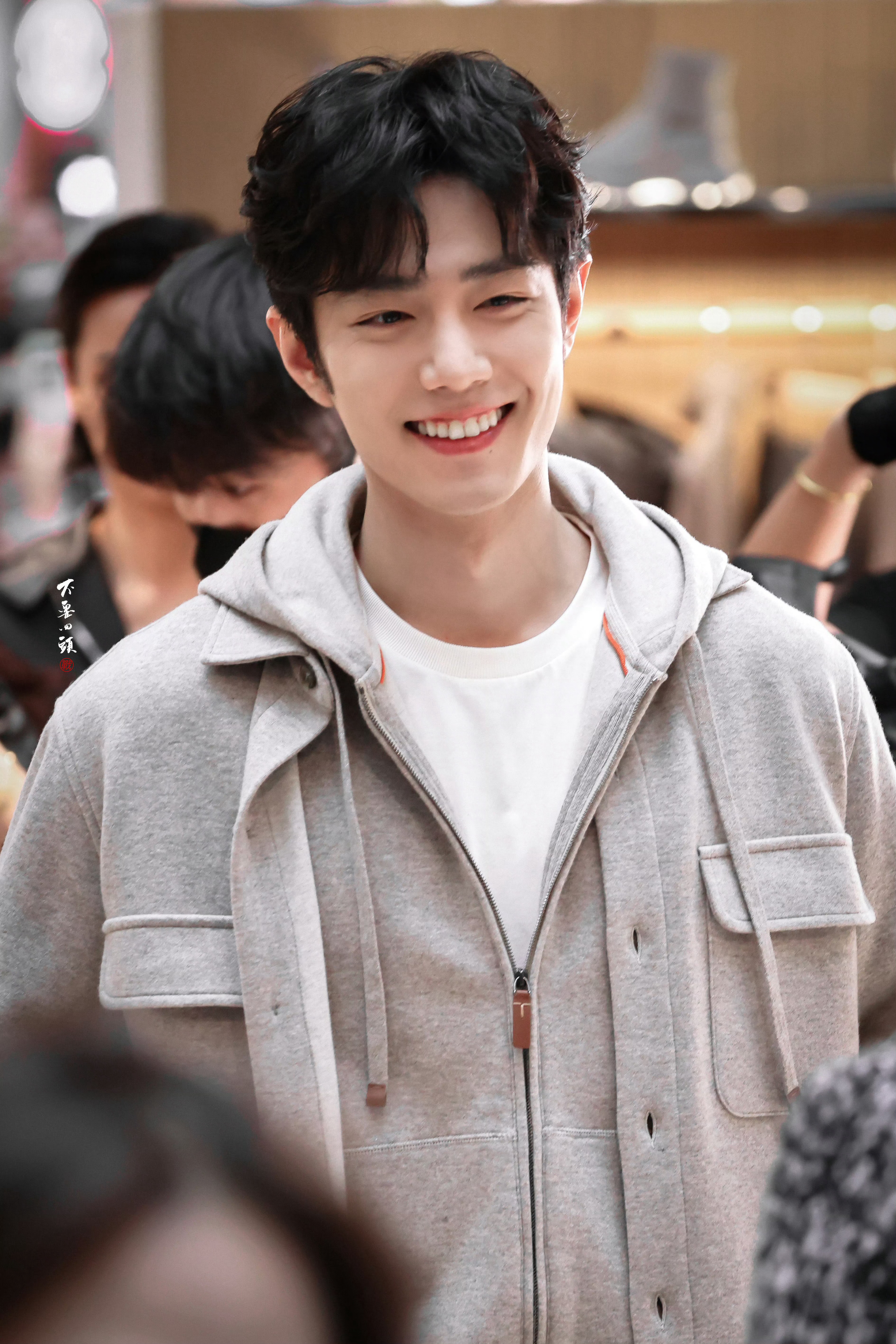 昨天还是雪媚娘，今天就变成脏脏包，肖战到底经历了什么？想要知道原因吗？12月6日