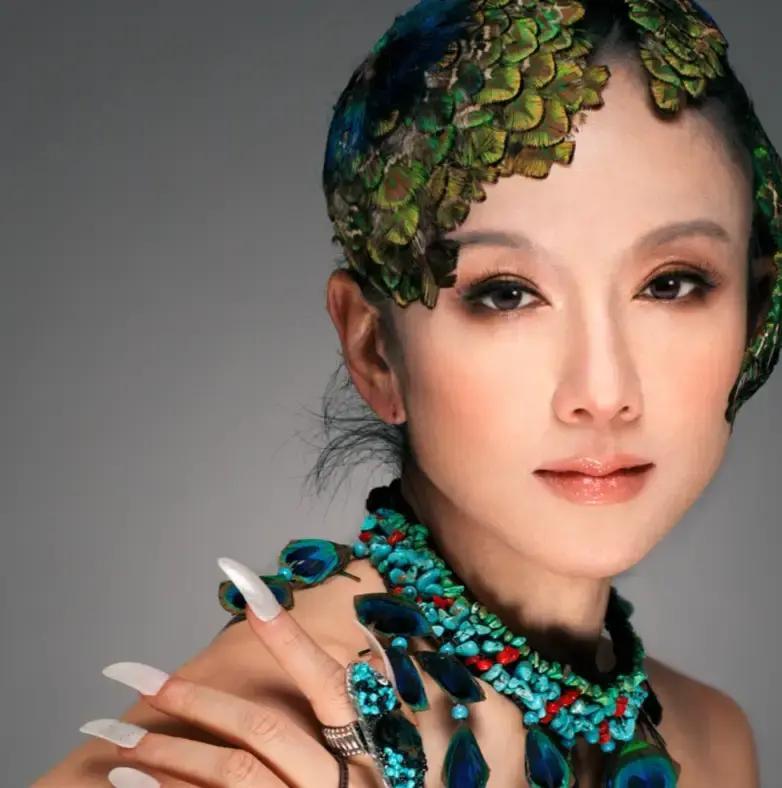 杨丽萍和百亿富豪刘淳晴结婚。七年零争吵的神仙婚姻，7年后，刘淳晴突然对杨丽萍说：