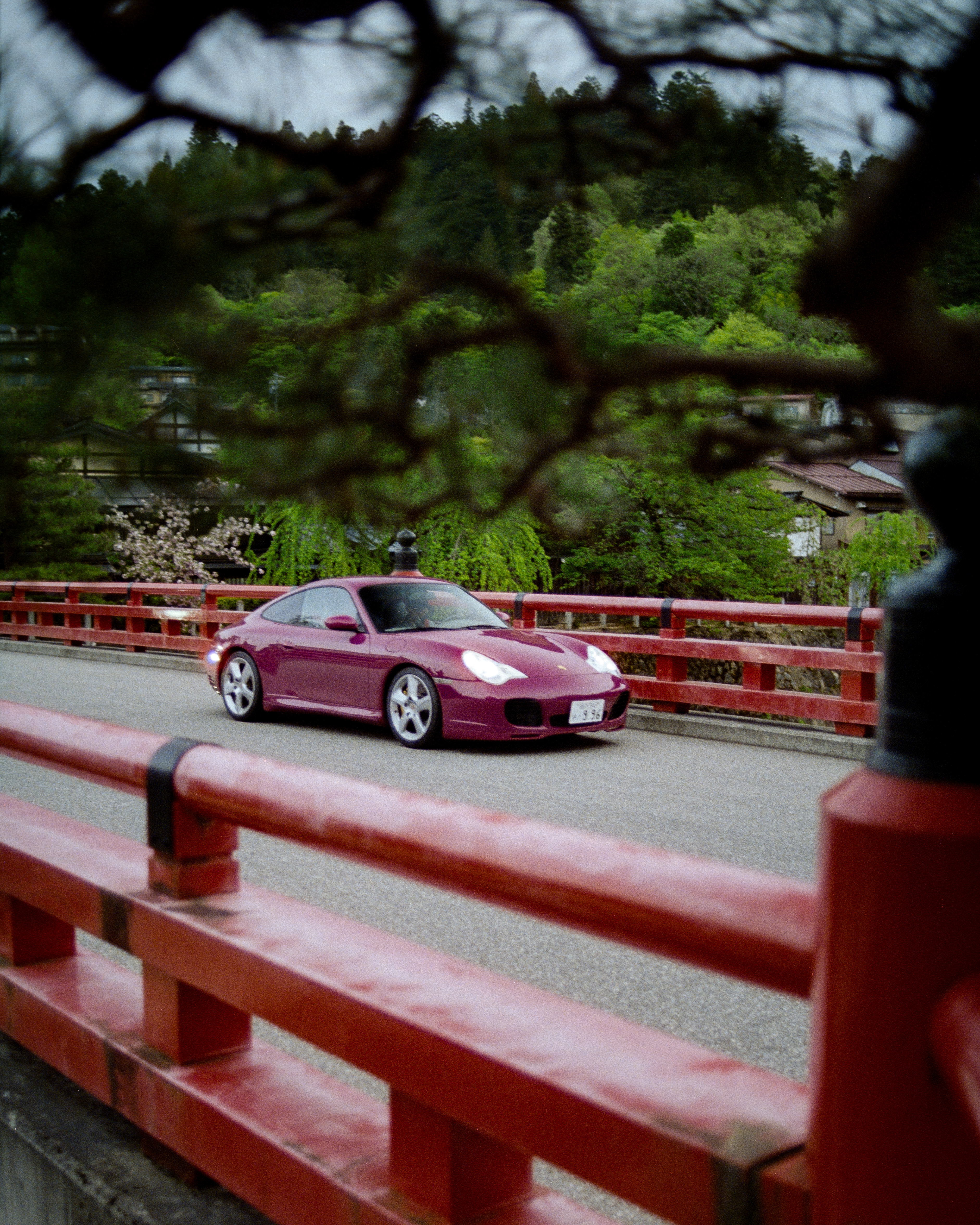 高山街头迎来了两辆彩色小跑车Robystone 996 Carrera4S & 