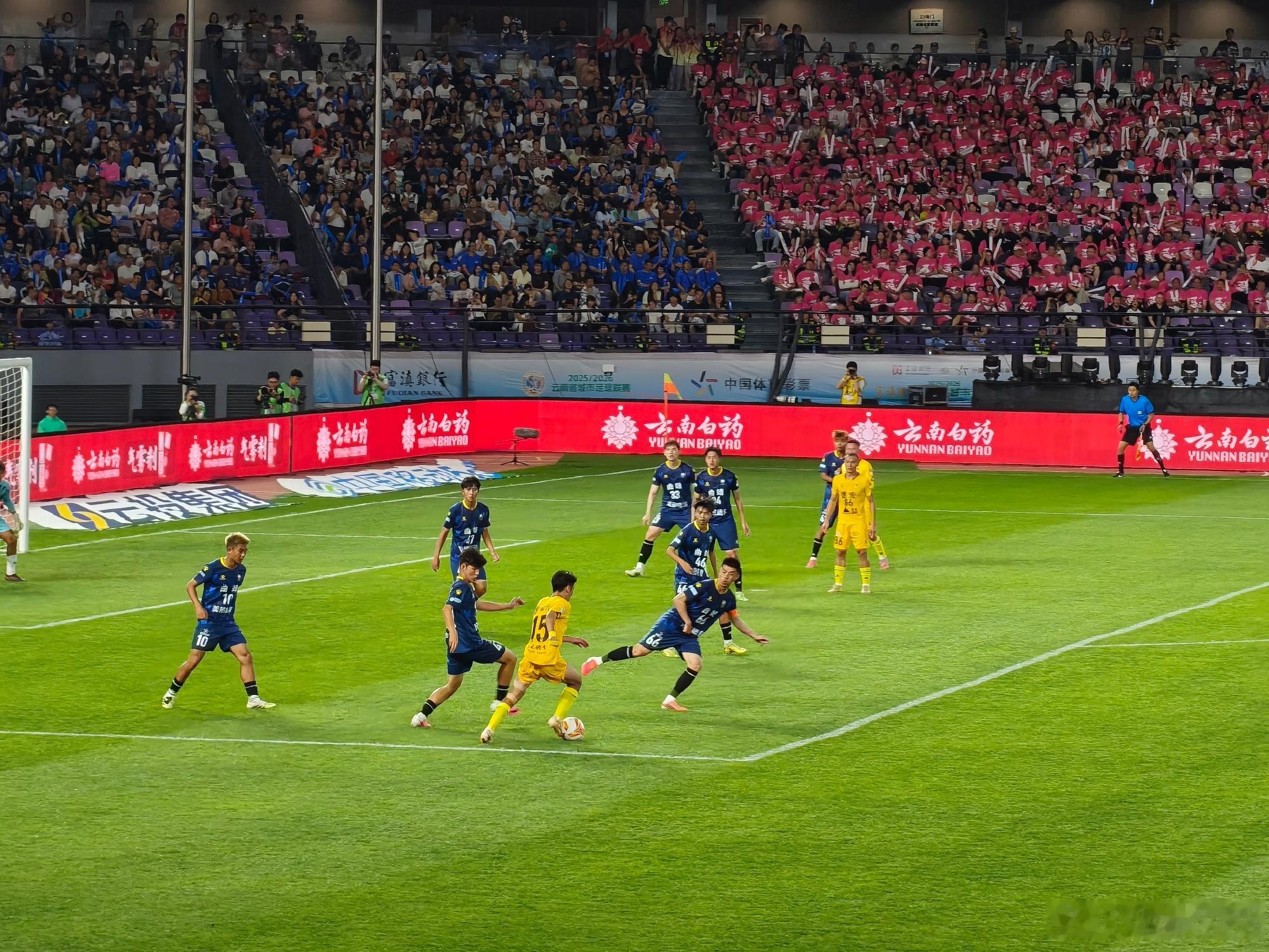 风起云南战巅峰⚽️一声哨响，满场敢啸！在云南现场感受这场巅峰对决，才明白——比进