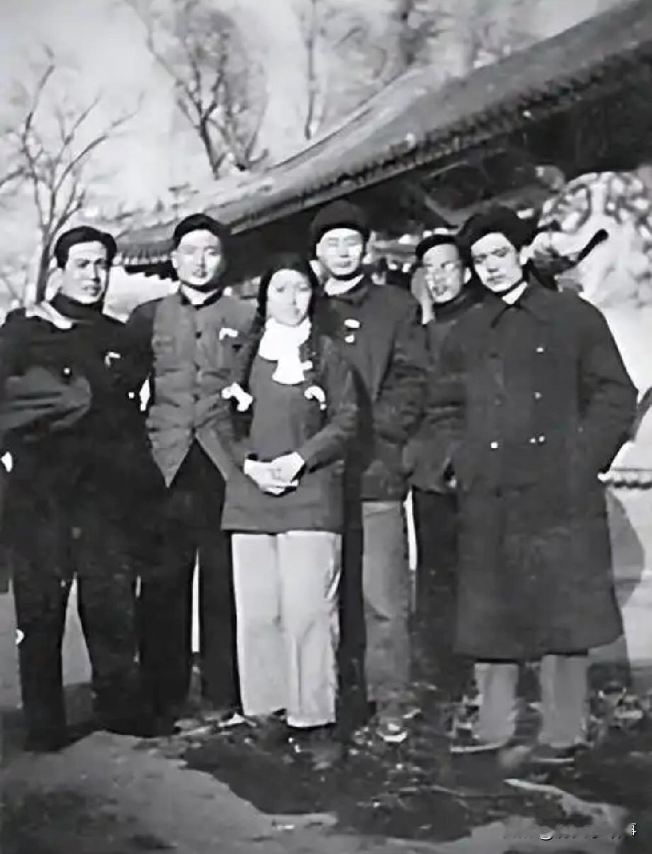 1952年冬，林玉珍到哈尔滨正阳河木材厂任副厂长。
他不但名字像女性，走路也一扭