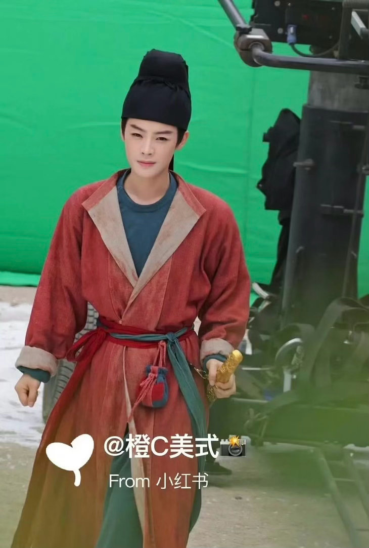 陈丽君《祝姑娘》女扮男装造型，是不是很飒很有英气？ ​​​
