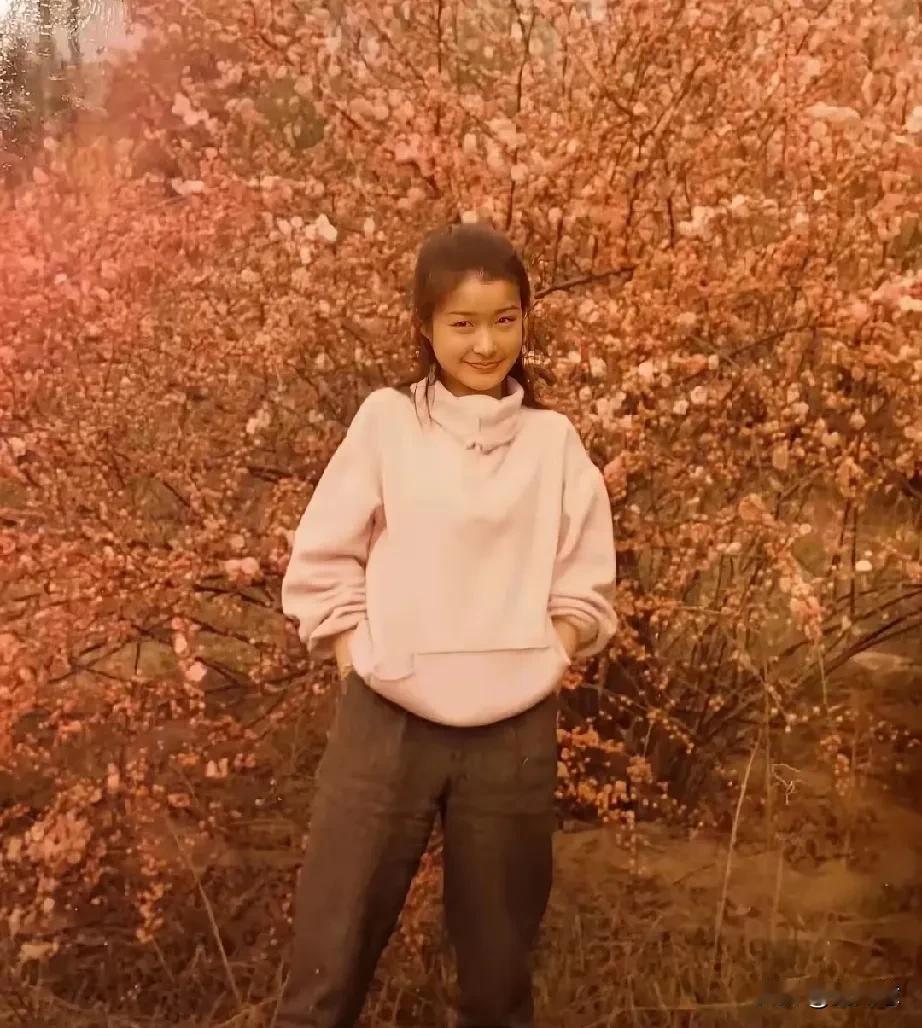 眼睛不大，却很迷人，能看出是谁吧，不知道的可以去评论区咨询[笑]