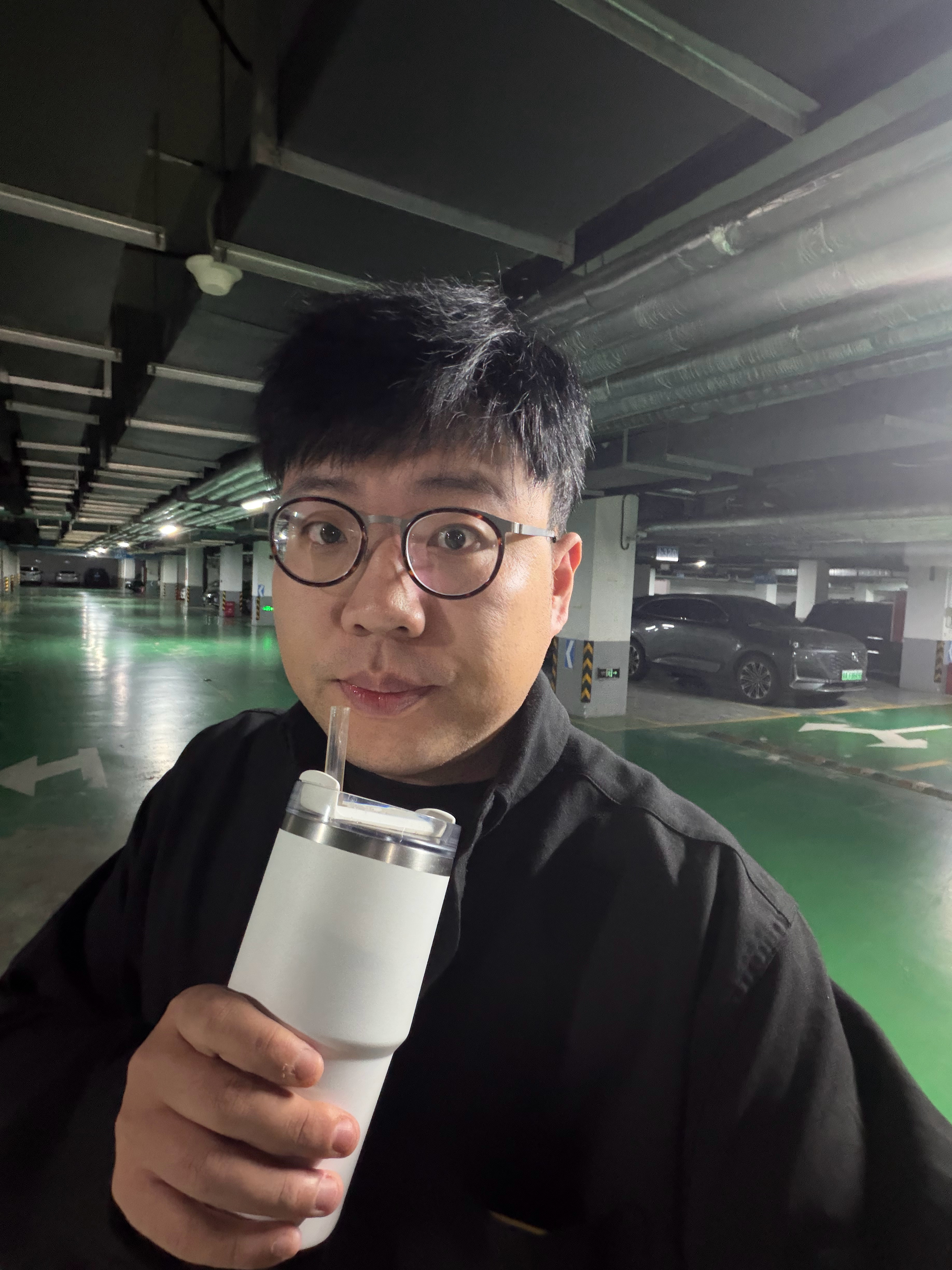 早！五一假期快乐呀～这个假期就今天安排了2个半拍摄，后面就可以休息了。你们呢？都