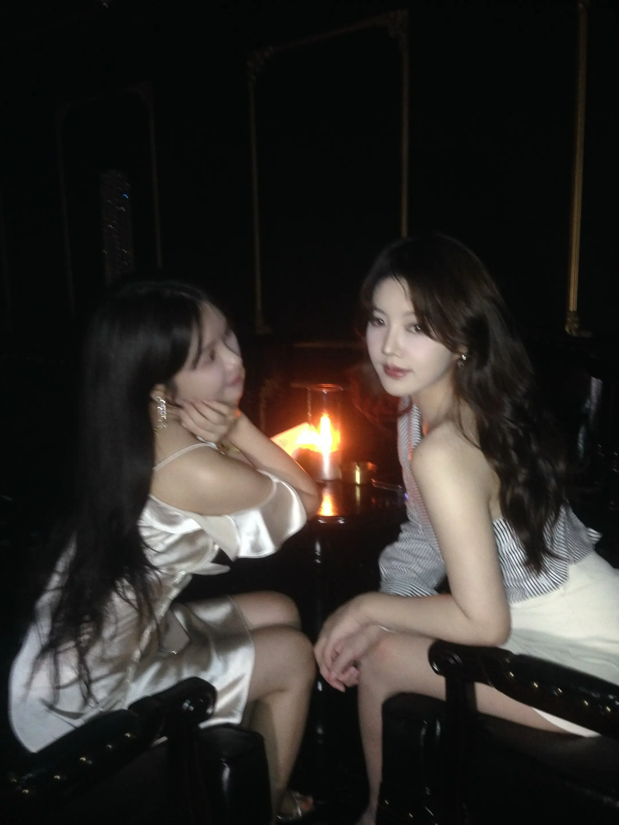 浪漫，不一定是一束花 也可以是有人愿意听你讲 那些毫无意义的废话 还觉得特别珍贵