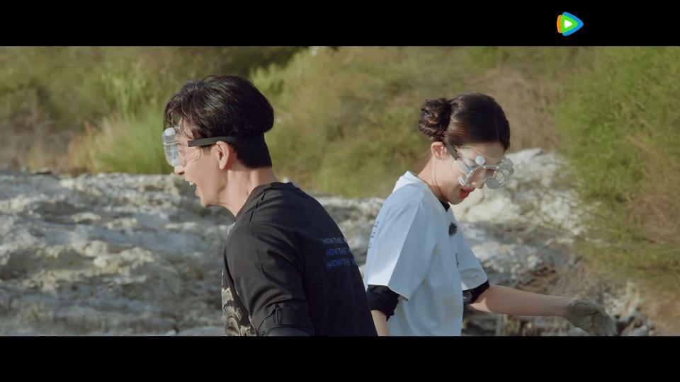 这对吗？这啥呀？这是可以胡乱上手的吗？这这这~哎呀~刘宇宁刘宇宁地球超新鲜地球超