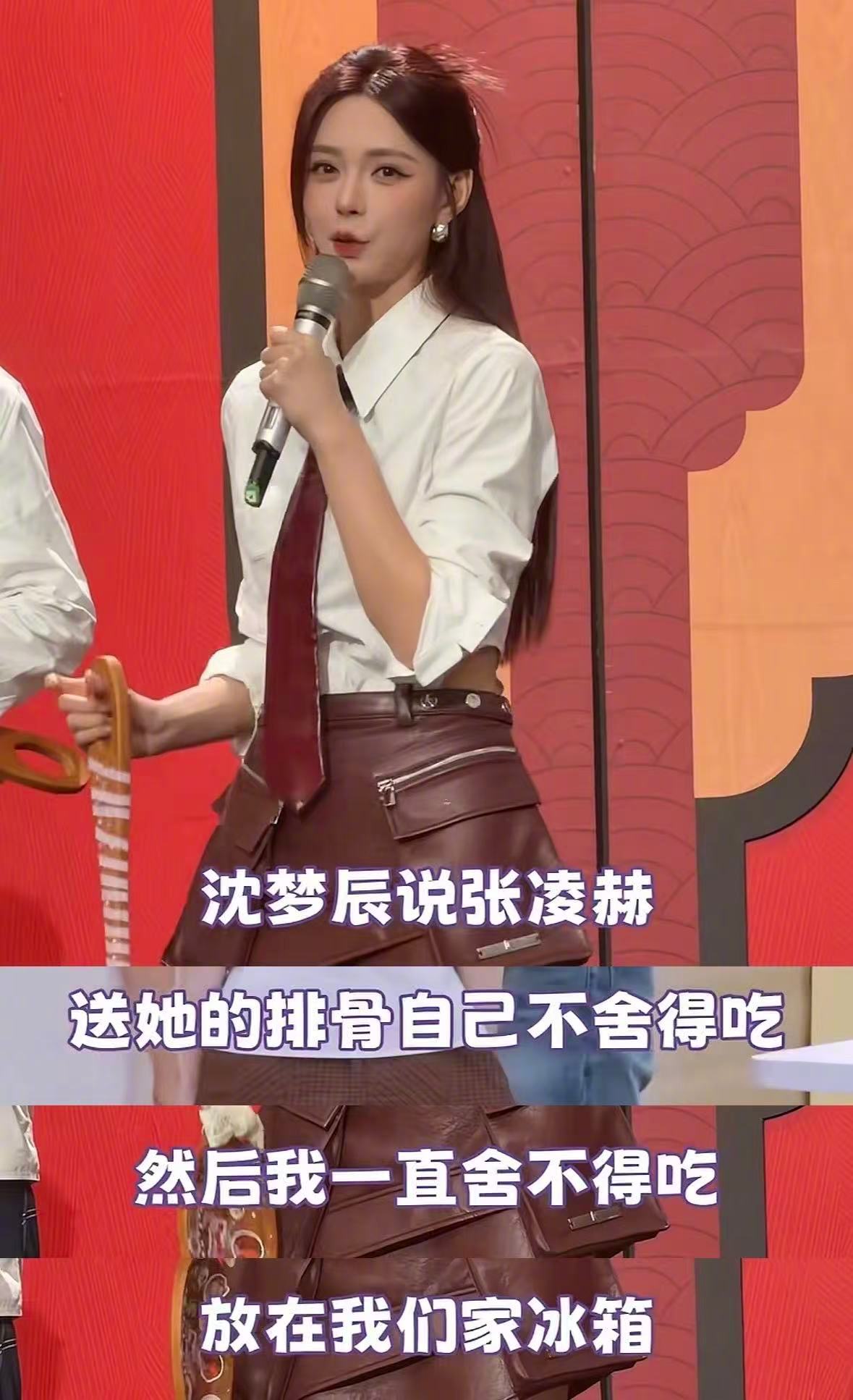 论搞笑还得是李维嘉谁说这维嘉老啊，这老维嘉可太逗了所有人拿到道具饭勺之后，老维嘉