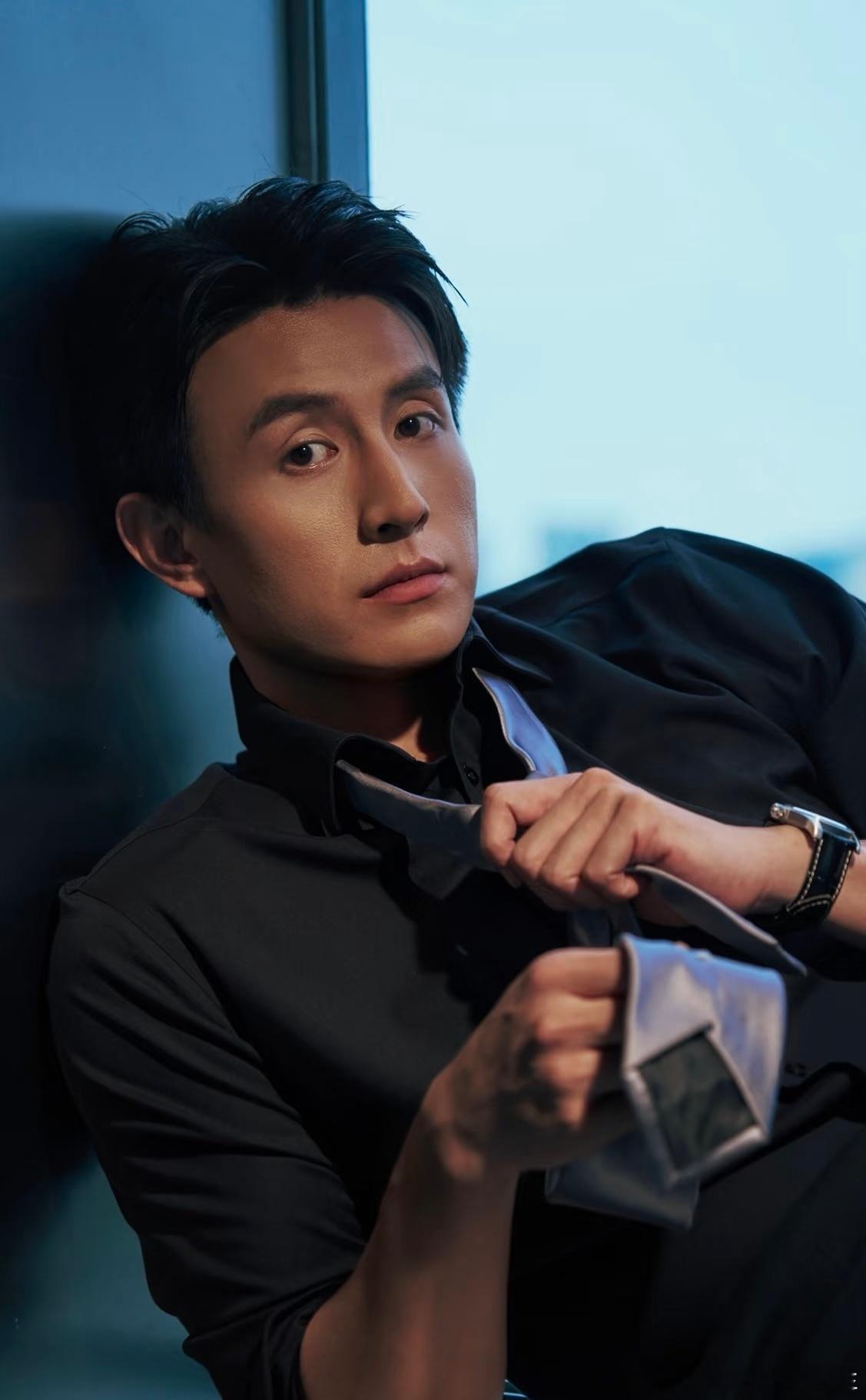 刘萧旭 别从手机里看我了 被刘萧旭年度大赏红毯的魅力折服了，帅到犯规！咱主打一个