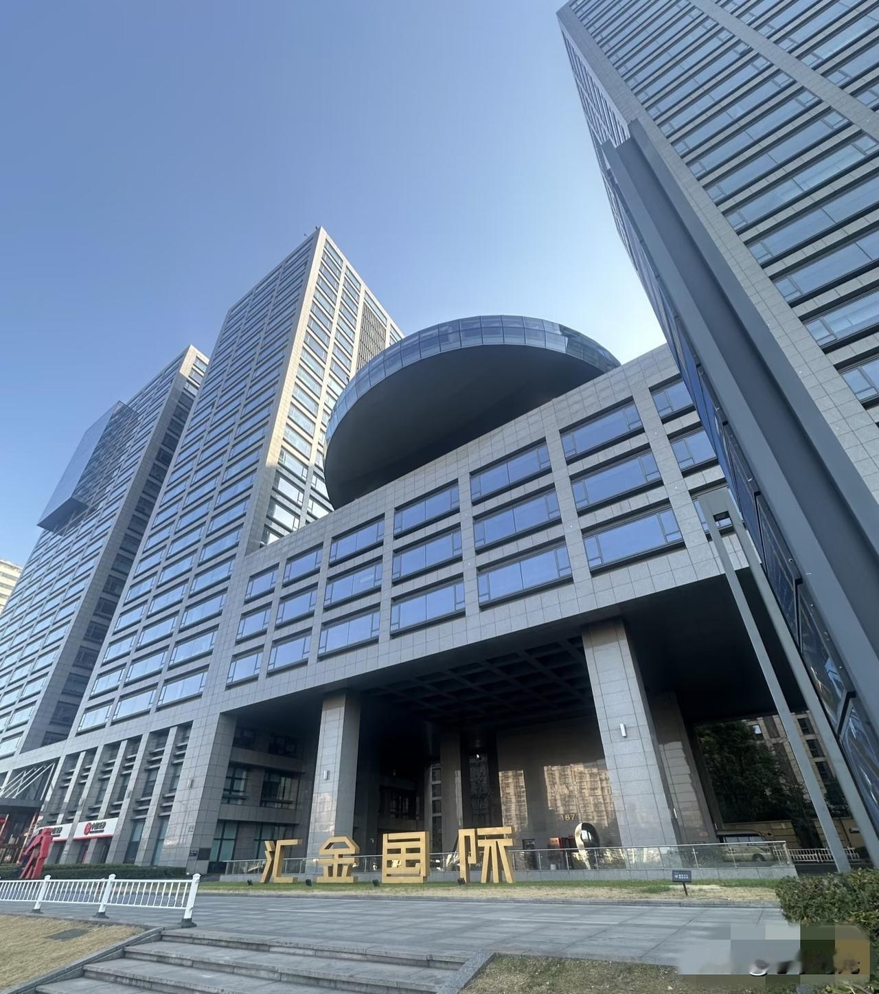 都学“坏”了。
华为不上市，大疆不上市，现在连那个猛得一塌糊涂的AI新贵Deep