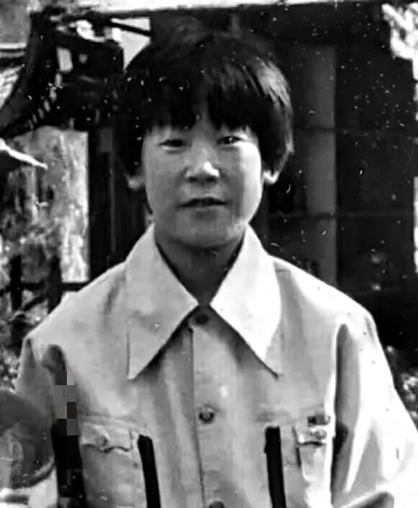 李在明的逆袭，给穷人的孩子好好上了一课，没人脉没背景没文凭的孩子，更应该小草向阳