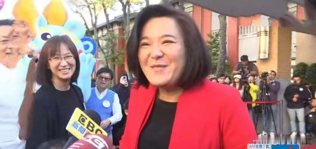 龙头选战最新曝：新住民民代全部集体抵达现场！民众党8席民代在黄国昌带领下，团进团