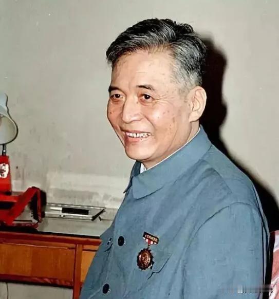 1986年，邓稼先在病重之际向中央提交了一份建议书，他认为全世界核武器的理论研究