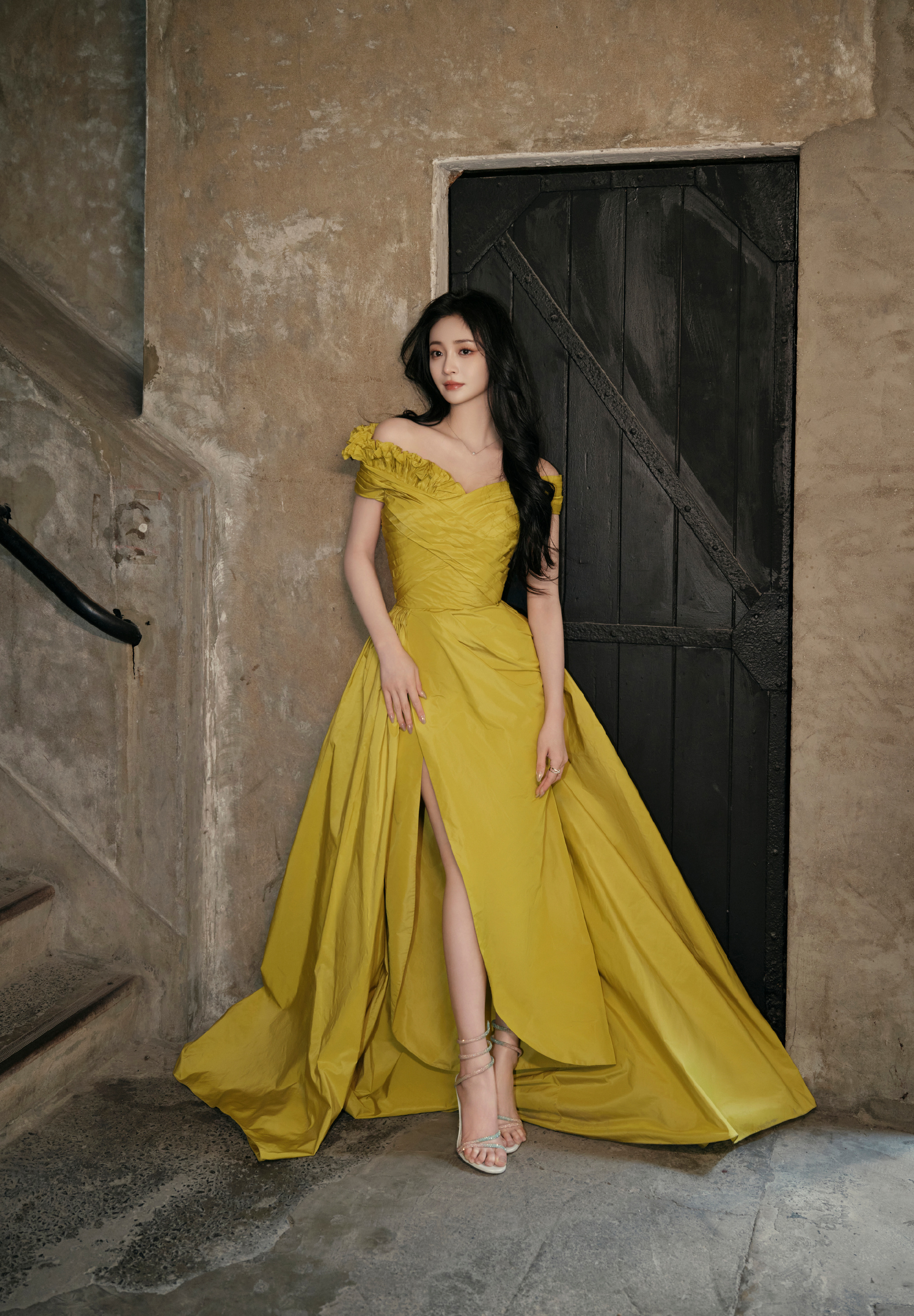 👠周洁琼《小巷人家》吴珊珊演的很好[抱一抱] ​​​