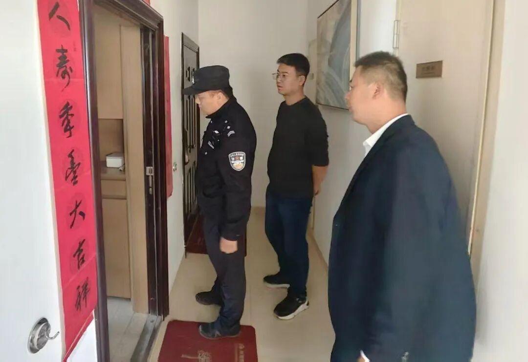 西咸公安上门“敲警钟”！向高空抛物说“不”，守护“头顶上的安全”

高空抛物现象