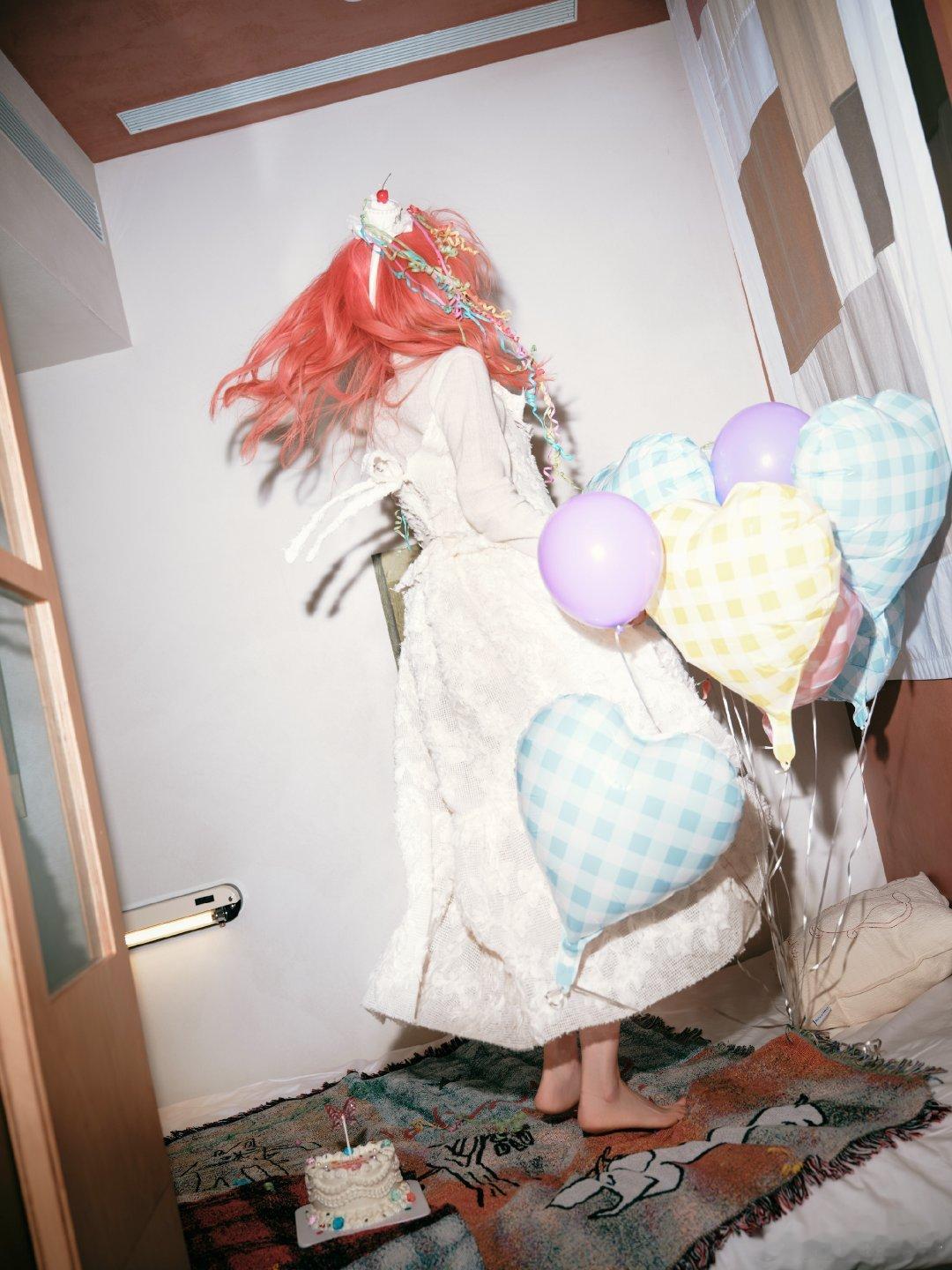 毛晓彤粉发 毛晓彤的除夕生日粉发真的绝了！像是从动漫里走出来的元气少女一样，真的