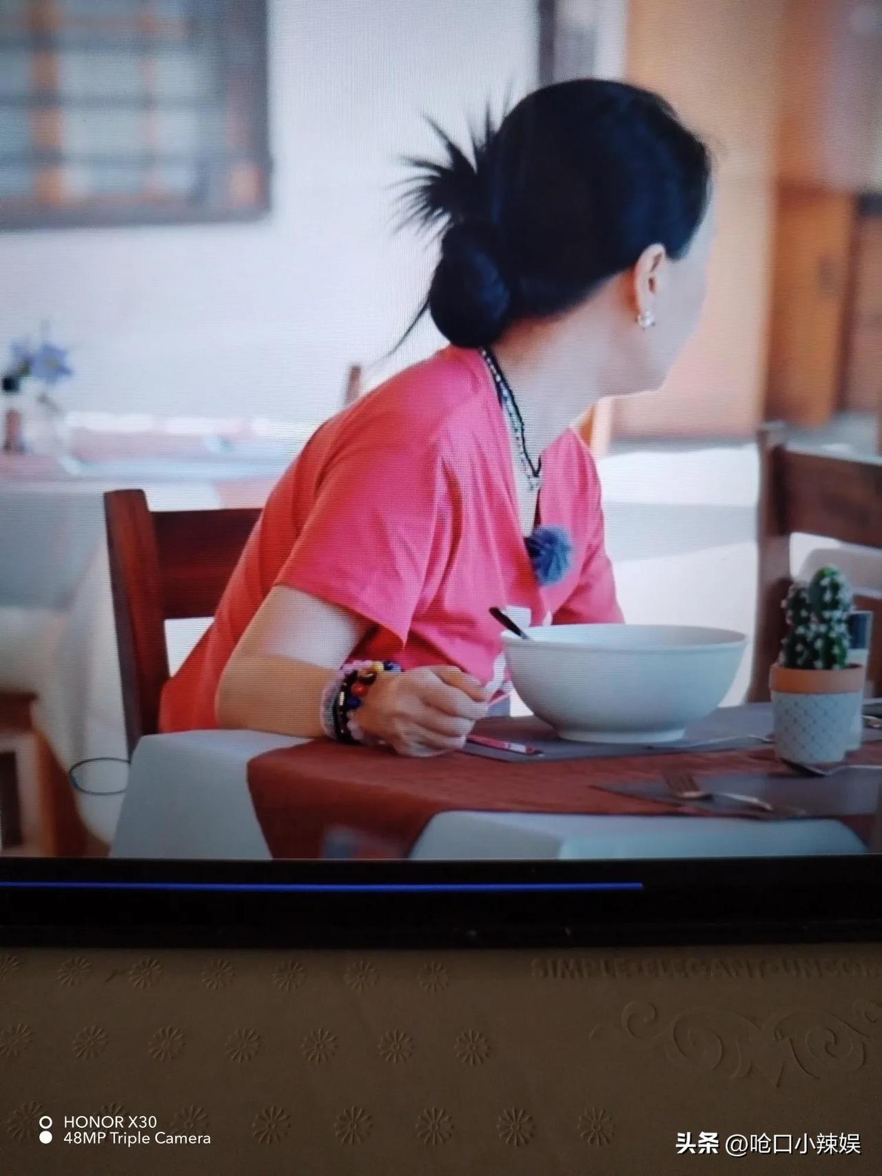 真人秀还是很能看出人品的

那英真的很给人惊喜，之前一直以为她是脾气很冲很不好相